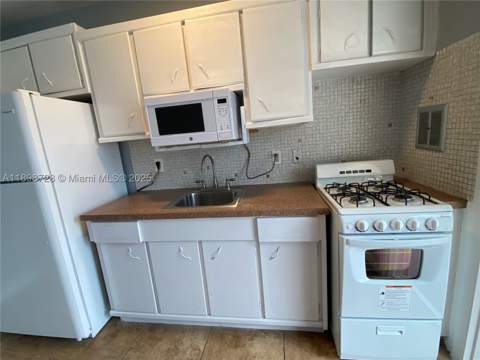 441 Collins Ave 27, Miami Beach FL - photo 24 of 30