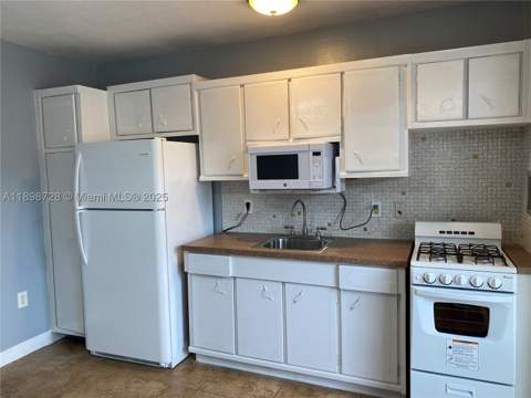 441 Collins Ave 27, Miami Beach FL - photo 6 of 30