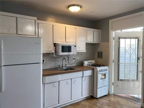 441 Collins Ave 27, Miami Beach FL - photo 9 of 30