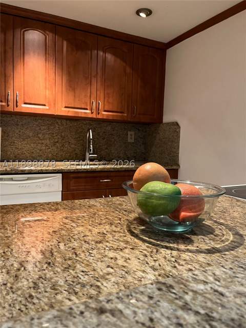 1673 Bay Rd 405, Miami Beach FL - photo 7 of 9