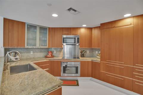 2627 S Bayshore Dr 506, Coconut Grove FL - photo 21 of 62