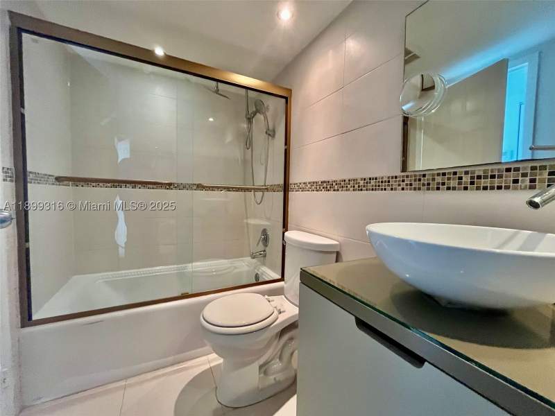 2 bedroom Condominium at 7601 E Treasure Dr 2308, The Grandview Palace Cond, North Bay Village — photo 5