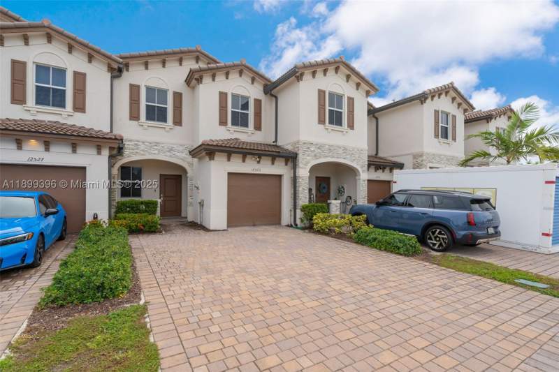 3 bedroom Townhouse at 12523 NW 24th Ave, Golf Ests 1st Addn, Miami — photo 2