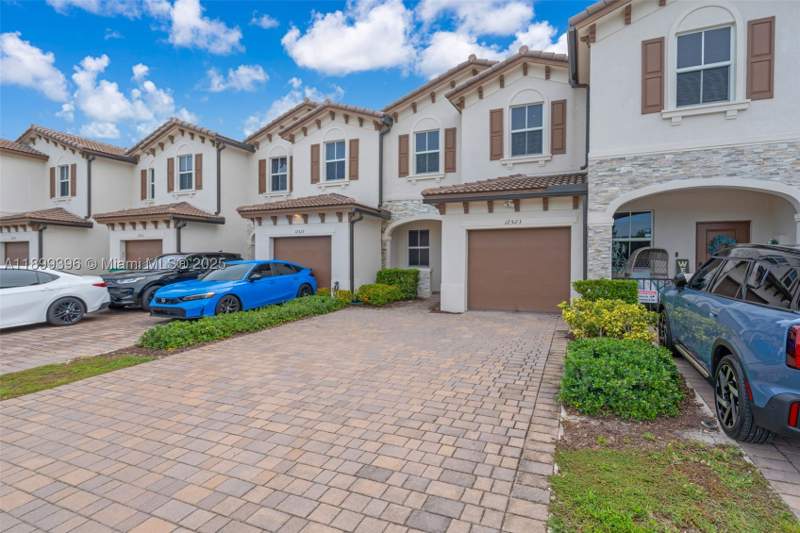 3 bedroom Townhouse at 12523 NW 24th Ave, Golf Ests 1st Addn, Miami — photo 3