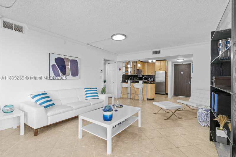 2 bedroom Condominium at 20379 W Country Club Dr 2039, Coronado Condo- Tower III, Aventura — photo 3