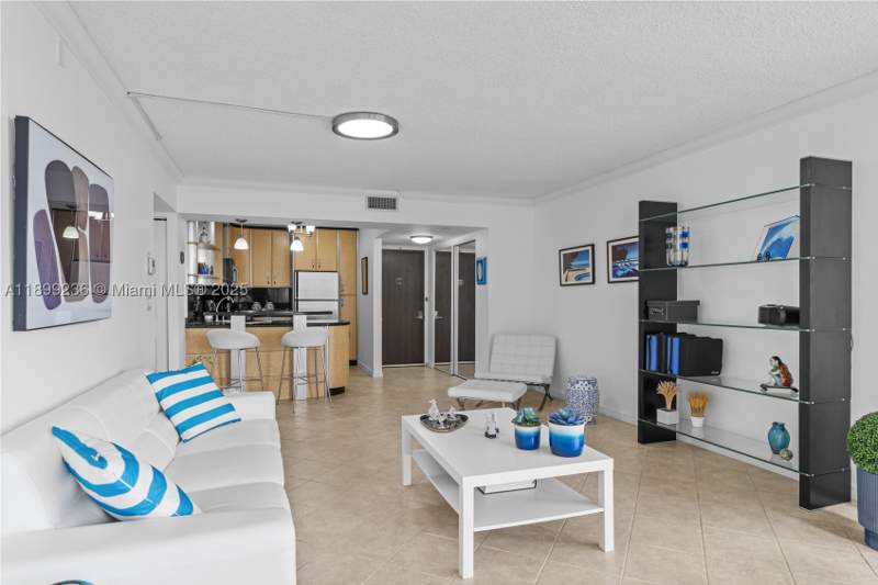 2 bedroom Condominium at 20379 W Country Club Dr 2039, Coronado Condo- Tower III, Aventura — photo 4