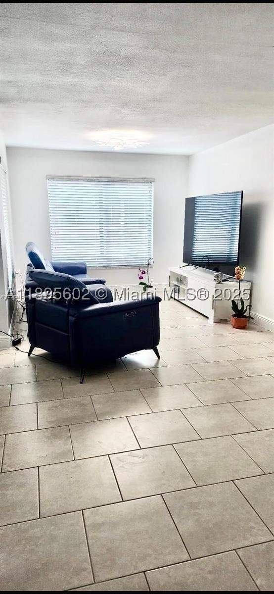 4 bedroom SingleFamilyResidence at 13208 SW 10th Ln, Tamiami Lakes Sec 5, Miami — photo 3