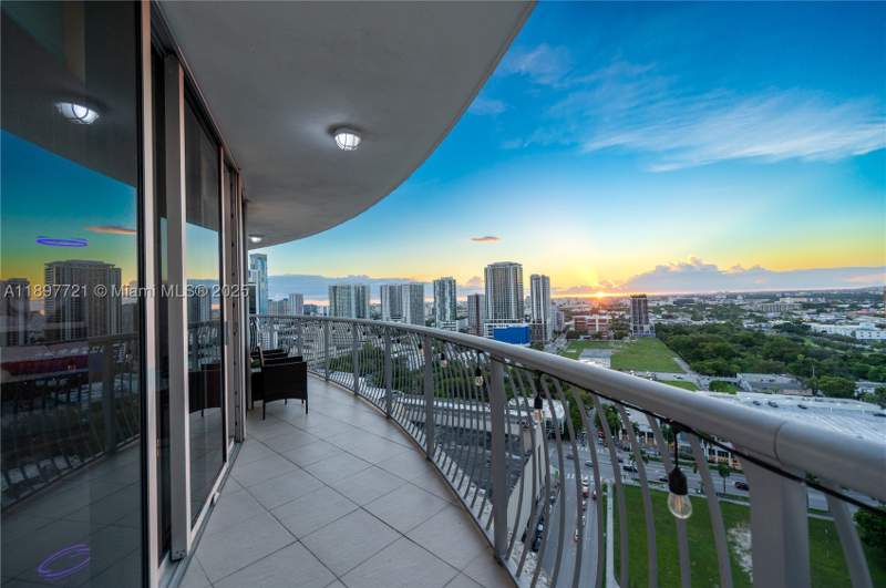 2 bedroom Condominium at 1750 N Bayshore Dr 2615, Opera Tower Condo, Miami — photo 2