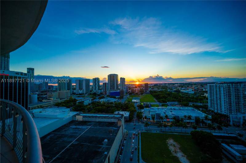2 bedroom Condominium at 1750 N Bayshore Dr 2615, Opera Tower Condo, Miami — photo 3