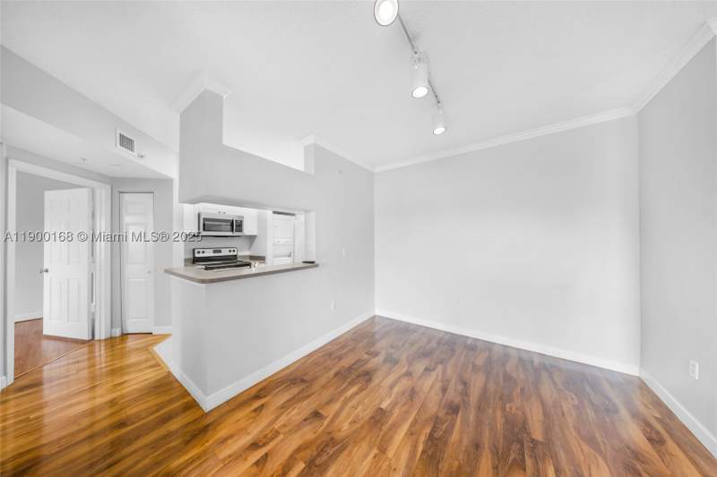 1 bedroom Condominium at 17125 N Bay Rd 3301, Porto Bellagio Condo, Sunny Isles Beach — photo 4