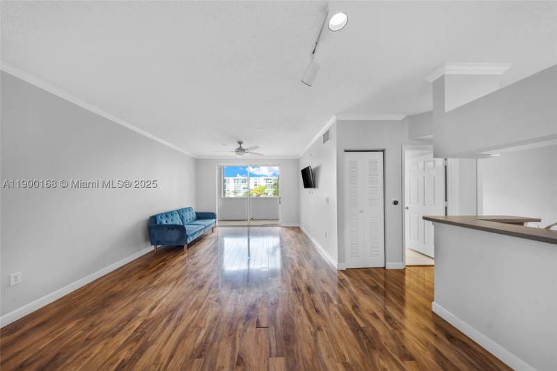 1 bedroom Condominium at 17125 N Bay Rd 3301, Porto Bellagio Condo, Sunny Isles Beach — photo 5
