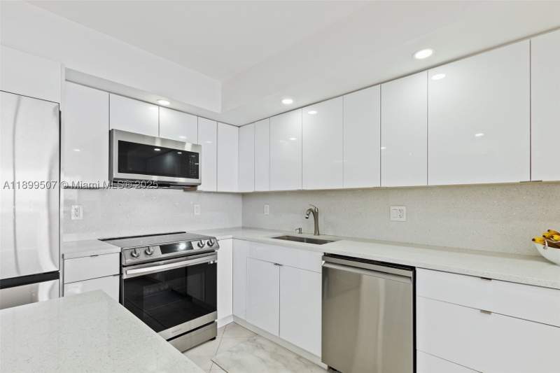 1 bedroom Condominium at 18021 Biscayne Blvd 1003, Del Prado Marina, Aventura — photo 2