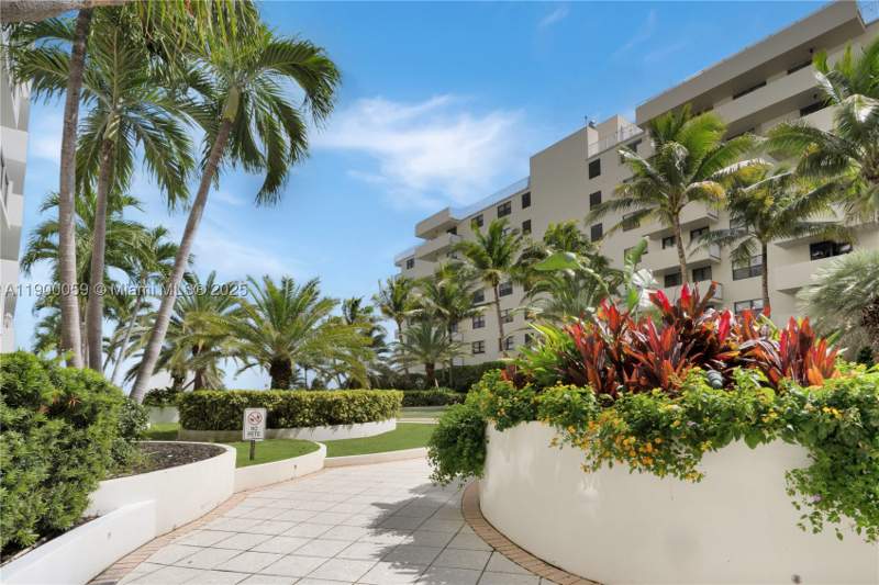 0 bedroom Condominium at 100 Lincoln Rd 607, The Decoplage Condo, Miami Beach — photo 3