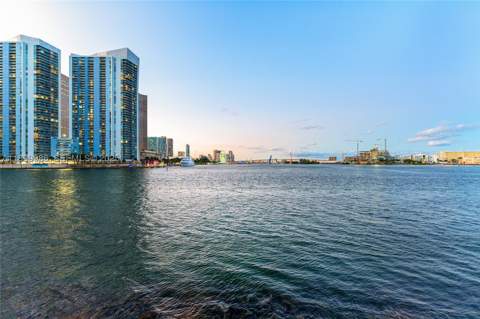 848 Brickell Key Dr 204, Miami FL - photo 13 of 49