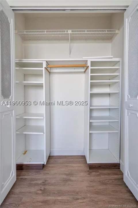 17890 W Dixie Hwy 606, North Miami Beach FL - photo 10 of 11