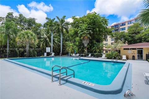 17890 W Dixie Hwy 606, North Miami Beach FL - photo 7 of 11