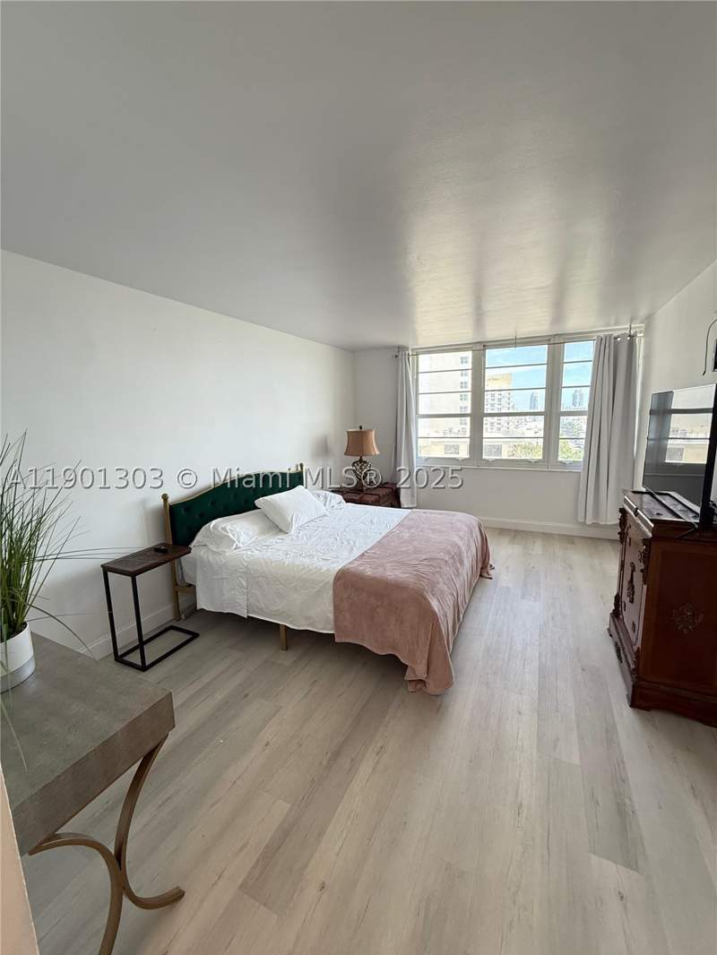 2 bedroom Condominium at 100 Lincoln Rd 1111, The Decoplage Condo, Miami Beach — photo 5