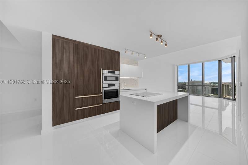 1 bedroom Condominium at 851 NE 1st Ave 2106, Paramount Miami Worldcent, Miami — photo 2