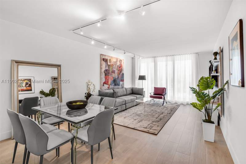 1 bedroom Condominium at 1500 Ocean Dr 1109, 1500 Ocean Drive Condo, Miami Beach — photo 2