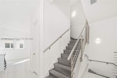 9153 NW 33rd St, Doral FL - photo 15 of 36