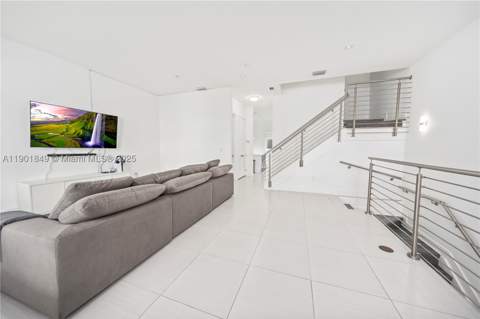 9153 NW 33rd St, Doral FL - photo 9 of 36