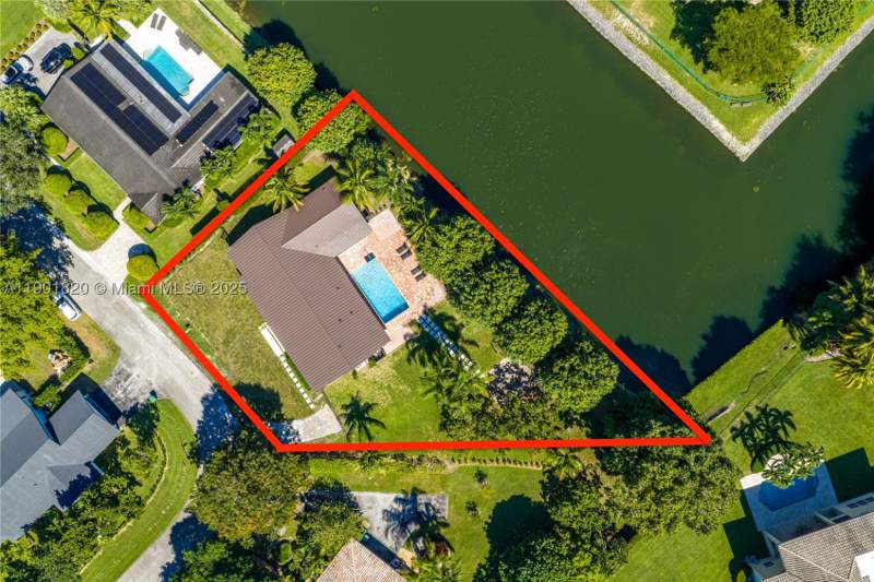 5 bedroom SingleFamilyResidence at 10945 SW 75th Ct, Kendall Lane Estates Sec, Pinecrest — photo 2