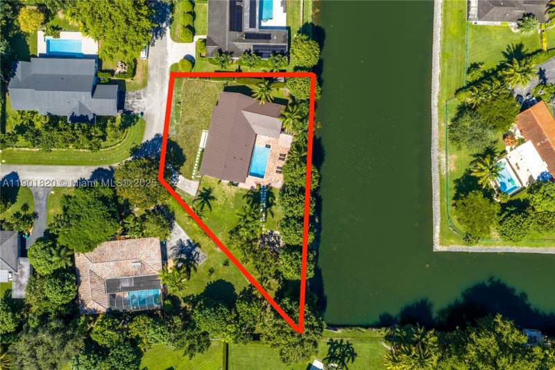 5 bedroom SingleFamilyResidence at 10945 SW 75th Ct, Kendall Lane Estates Sec, Pinecrest — photo 3