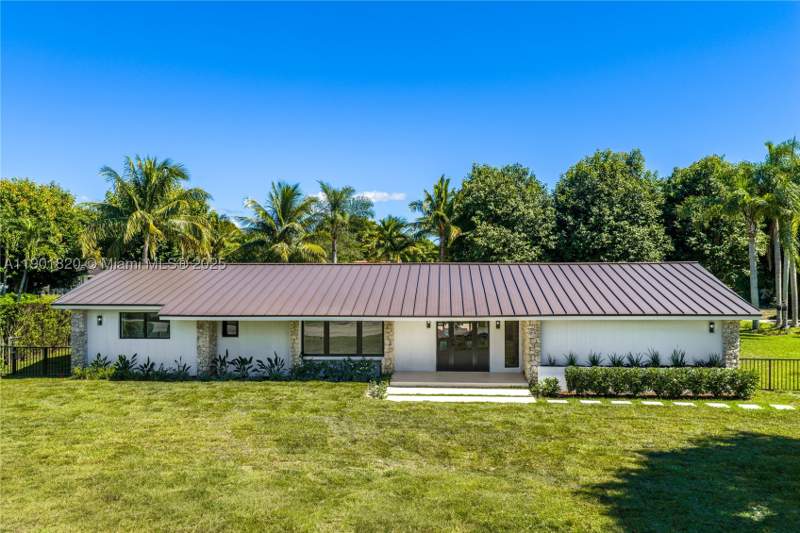 5 bedroom SingleFamilyResidence at 10945 SW 75th Ct, Kendall Lane Estates Sec, Pinecrest — photo 4