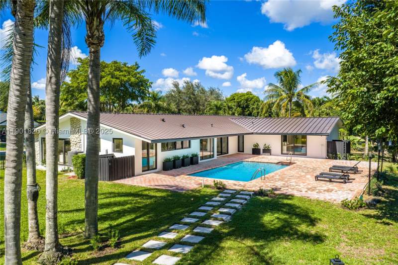 5 bedroom SingleFamilyResidence at 10945 SW 75th Ct, Kendall Lane Estates Sec, Pinecrest — photo 5