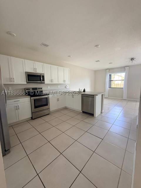 12715 SW 230th Ter, Miami FL - photo 8 of 25