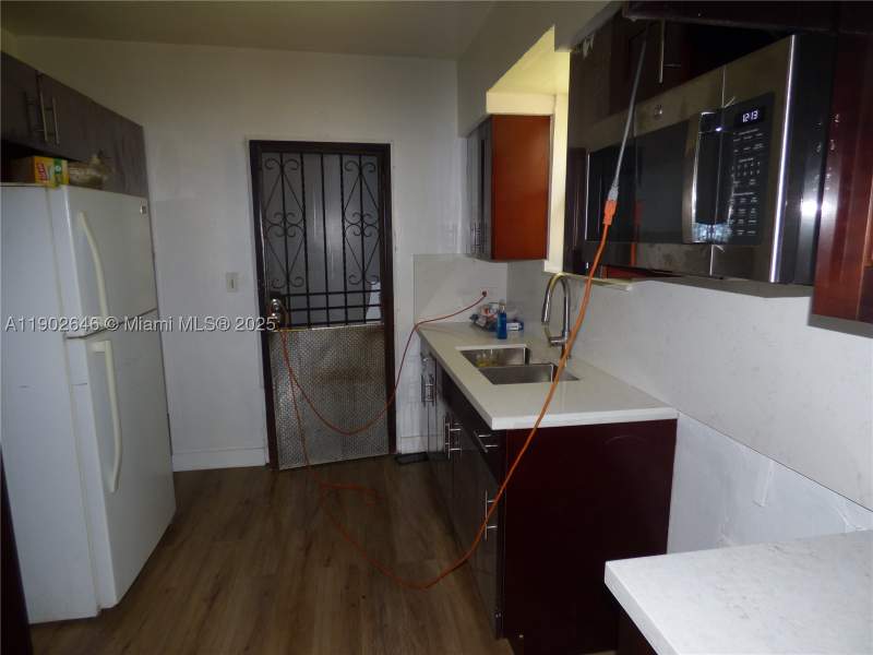4 bedroom SingleFamilyResidence at 347 NW 42nd St, Griffins Sub, Miami — photo 3