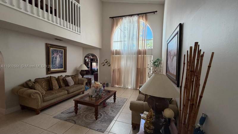 4 bedroom SingleFamilyResidence at 14713 SW 155th Pl, Oak Creek, Miami — photo 2
