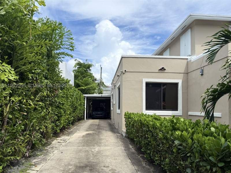 6 bedroom SingleFamilyResidence at 1835 SW 10th St, Shenandoah, Miami — photo 4