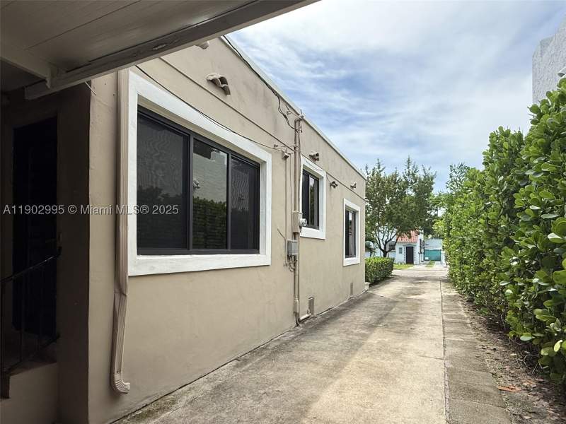 6 bedroom SingleFamilyResidence at 1835 SW 10th St, Shenandoah, Miami — photo 5