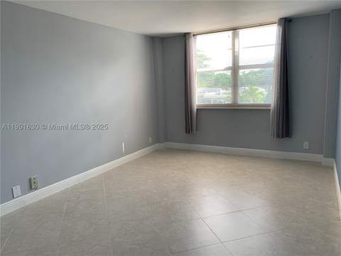 1455 N Treasure Dr 2M, North Bay Village FL - photo 10 of 38