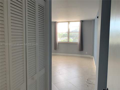1455 N Treasure Dr 2M, North Bay Village FL - photo 11 of 38