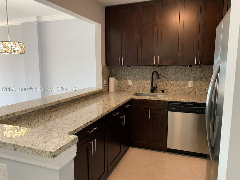 1 bedroom Condominium at 1455 N Treasure Dr 2M, Island Place At North Bay, North Bay Village — photo 4