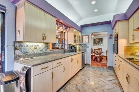 10026 NW 52nd Ter, Doral FL - photo 16 of 53