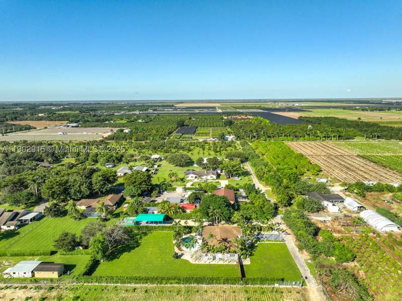 4 bedroom SingleFamilyResidence at 20440 SW 292nd St, Bob-Ann Estates, Homestead — photo 3