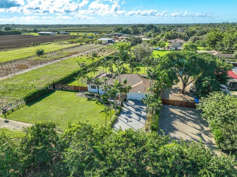 4 bedroom SingleFamilyResidence at 20440 SW 292nd St, Bob-Ann Estates, Homestead — photo 5