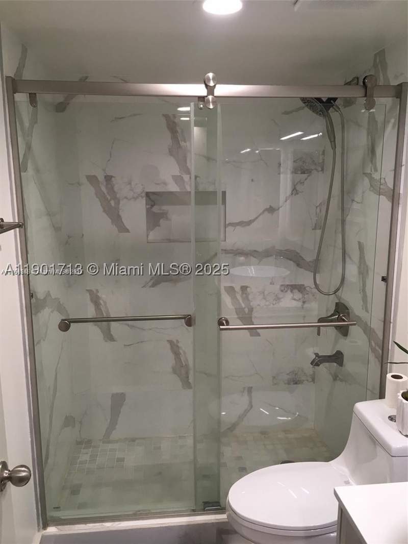 2 bedroom Condominium at 8670 SW 212th St 108, Le Club At Old Cutler Con, Cutler Bay — photo 4