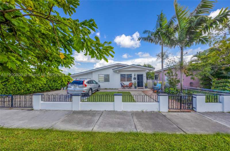 3 bedroom SingleFamilyResidence at 1515 NW 33rd Ave, Grapeland Heights, Miami — photo 2