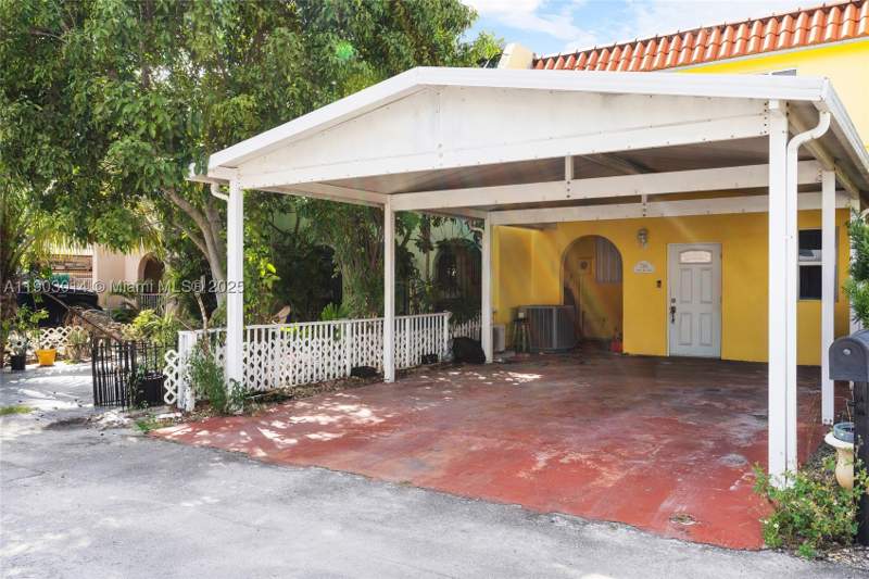 2 bedroom Townhouse at 7144 W 2nd Ln, First Addn To Palm Spring, Hialeah — photo 4