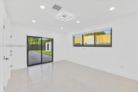 19511 NE 18th Pl, Miami FL - photo 11 of 34