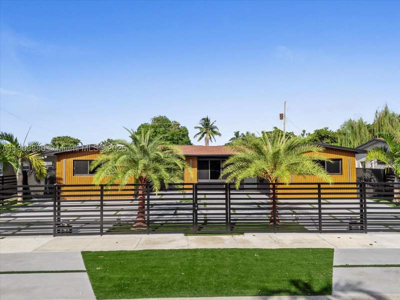 5 bedroom SingleFamilyResidence at 19511 NE 18th Pl, Greyknoll Estates, Miami — photo 2