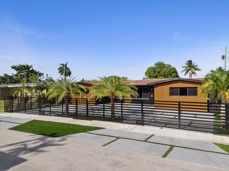 5 bedroom SingleFamilyResidence at 19511 NE 18th Pl, Greyknoll Estates, Miami — photo 3