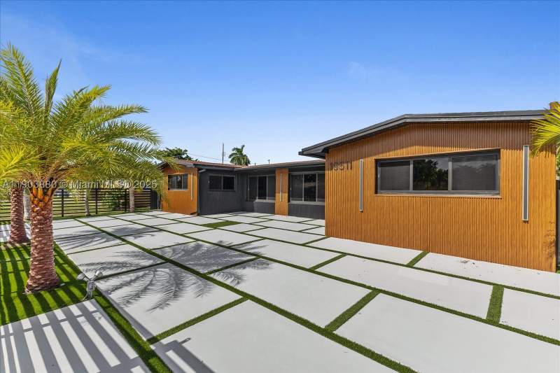 5 bedroom SingleFamilyResidence at 19511 NE 18th Pl, Greyknoll Estates, Miami — photo 4