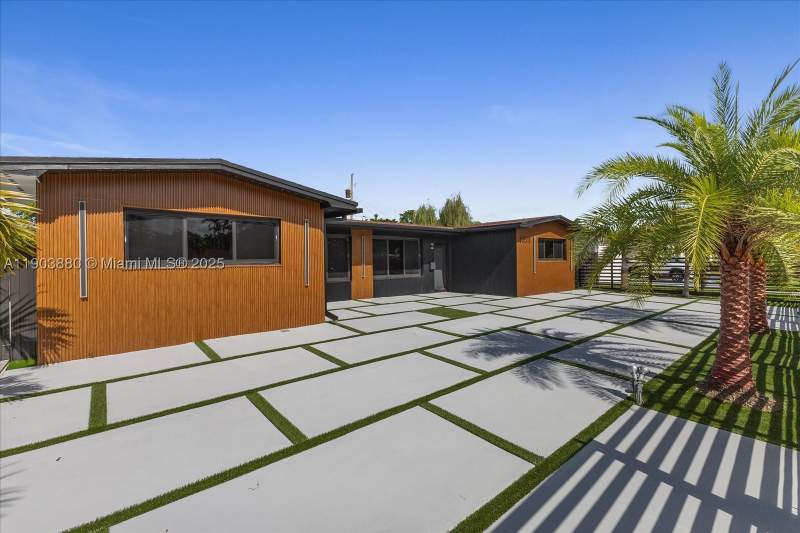 5 bedroom SingleFamilyResidence at 19511 NE 18th Pl, Greyknoll Estates, Miami — photo 5