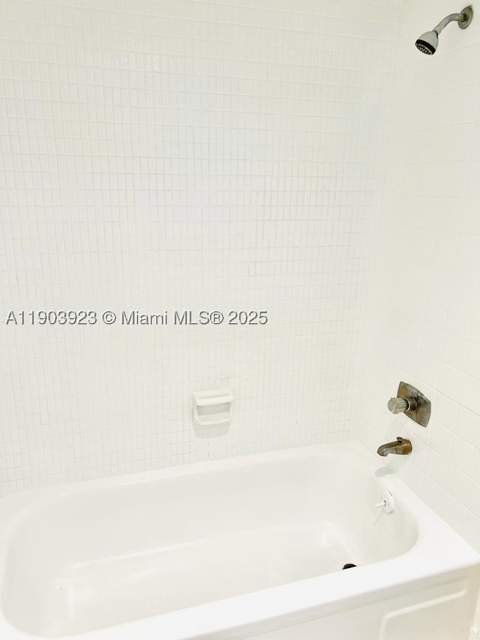 231 174th St Mo-3, Sunny Isles Beach FL - photo 9 of 19
