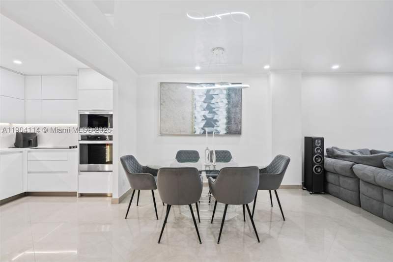 1 bedroom Condominium at 19390 Collins Ave 209, Oceanview Building A Cond, Sunny Isles Beach — photo 4